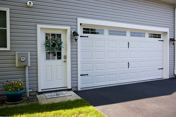 24/7 Emergency Garage Door Panel Replacement experts in Urbana, MD